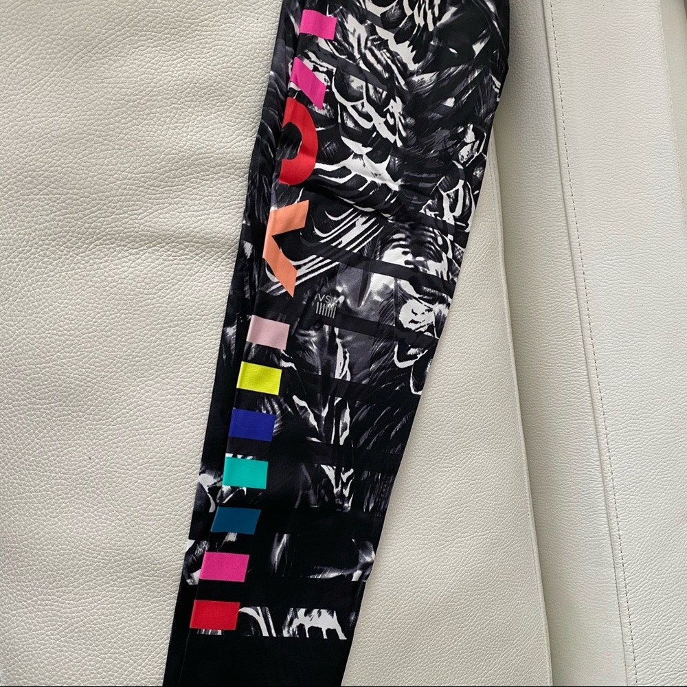 Victoria's Secret Show Off Leggings NWT size S - Picture 3 of 5